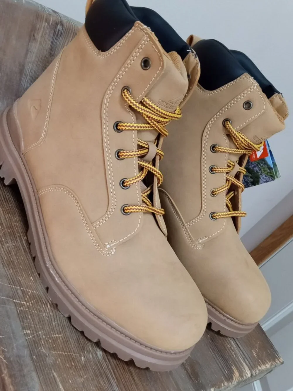 New Ozark Trail Men's Size 11 Suede Boots NEW!